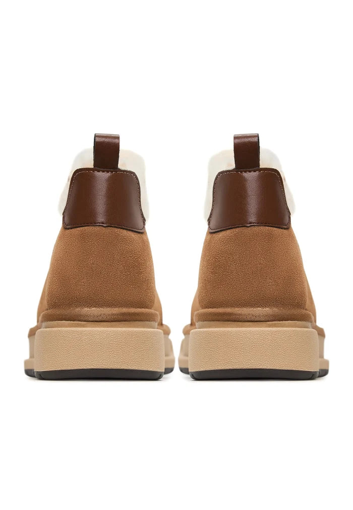 Stay cozy all winter long in these stylish brown shearling winter boots, also known as Aspen boots. Perfect for staying warm and fashionable during the colder months.