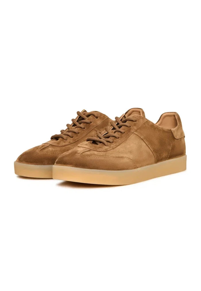 Stylish brown suede sneakers with a retro-inspired design, perfect for a classic and timeless look.