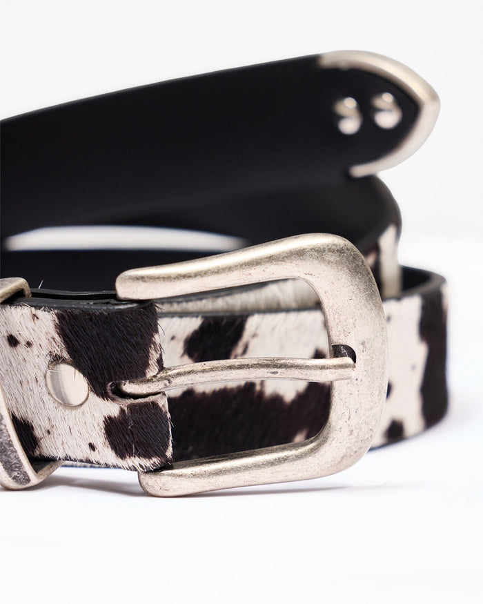 Cowhide_Rodeo_Belt_-_Flat_White_Jet_Black_05.jpg