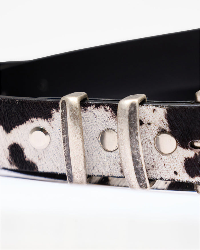 Cowhide_Rodeo_Belt_-_Flat_White_Jet_Black_06.jpg