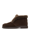 Stay warm and stylish this winter with these cozy suede fur-lined Gerda boots in brown - the perfect choice for fashionable winter footwear.