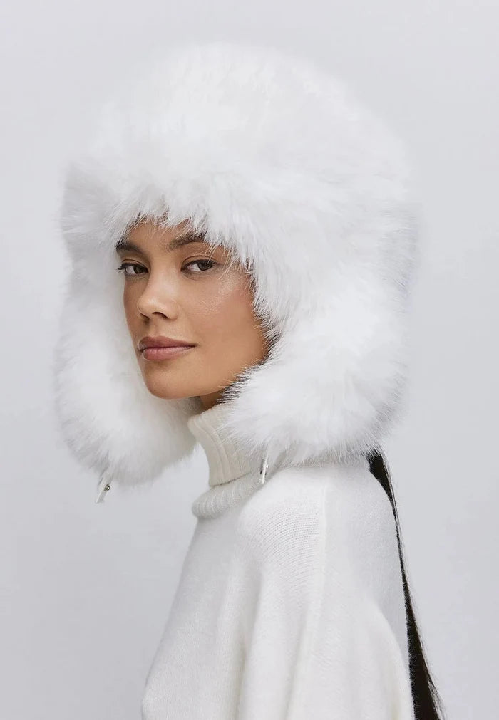 Stay cozy and stylish in this elegant white faux fur hat. Explore our collection and buy faux fur hats for the perfect winter accessory.