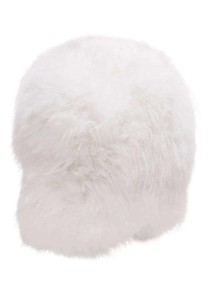 Stay stylish and cozy this winter with this luxurious white faux fur hat. Buy your perfect faux fur hat now!