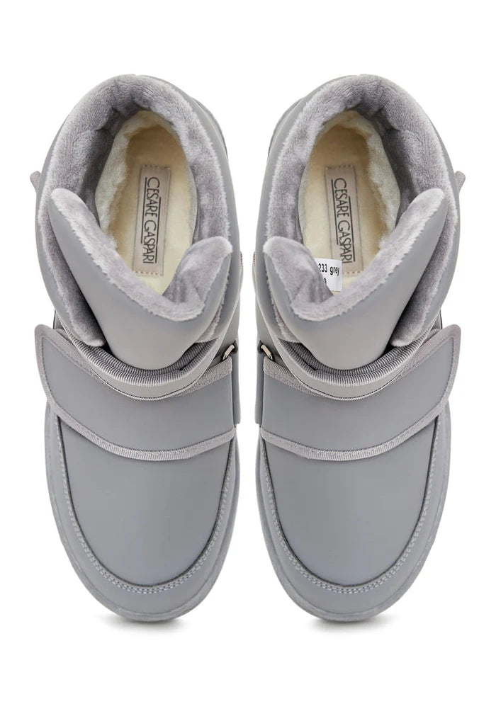 Stylish grey high-top winter boots with velcro straps, perfect for cold weather footwear.