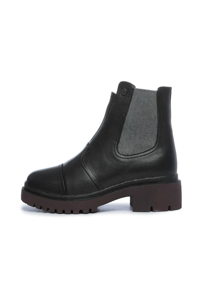 Stylish designer ankle boots - high-quality leather footwear for a fashionable look