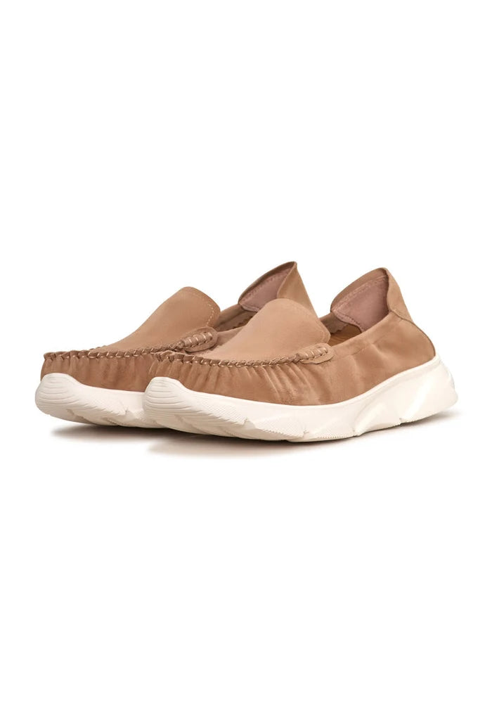 A stylish pair of beige leather platform moccasins, the Alisa beige moccasins, perfect slip-on shoes for women.