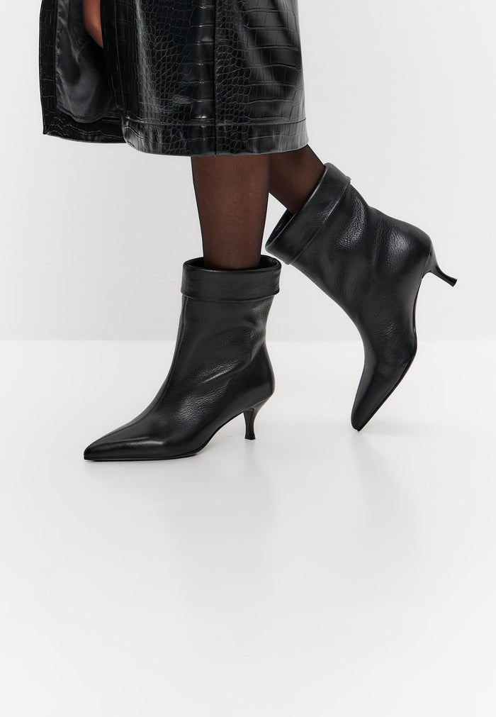 Pointed Kitten Ankle Boots – Black