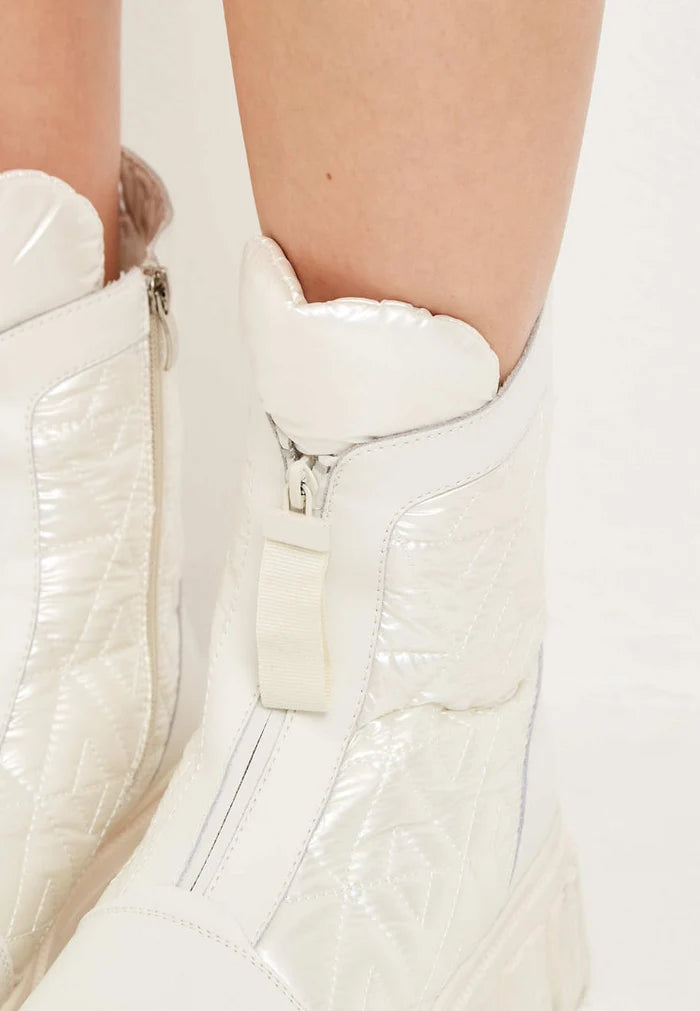 Quilted High-Top Winter Boots