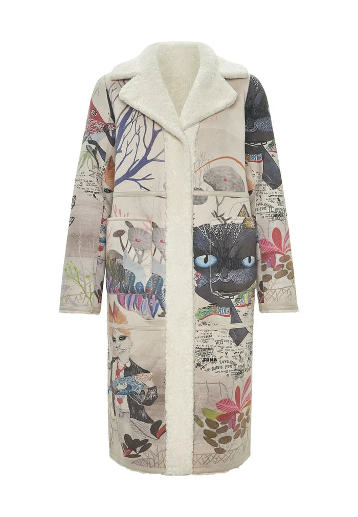 A fashionable women's white catty print reversible coat, perfect for staying stylish and cozy this season.
