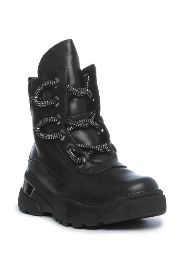 A pair of waterproof winter boots with insulation, perfect for braving the cold weather outdoors.