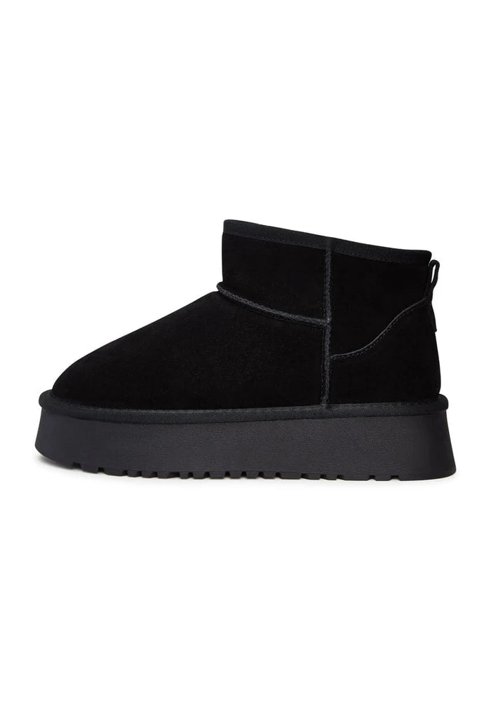 A stylish pair of black suede platform boots - perfect for the winter season and trendy fashion enthusiasts.