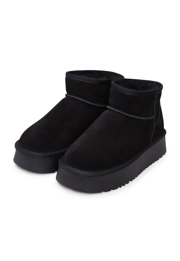 A pair of stylish black suede platform winter boots, the perfect choice for fashionable winter footwear.
