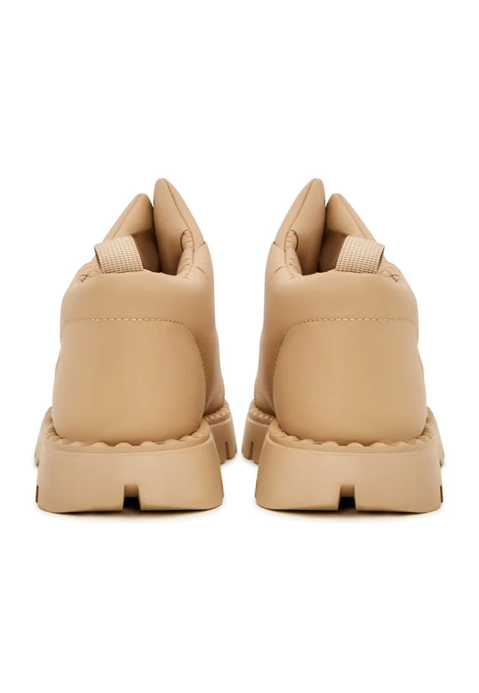 Stay warm and stylish this winter with these cozy beige suede boots lined with wool, perfect for cold weather outings.