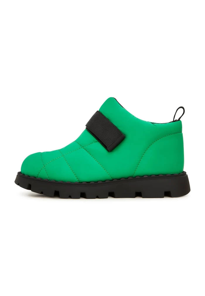 Stay cozy and stylish this winter with these warm green suede winter boots lined with wool.
