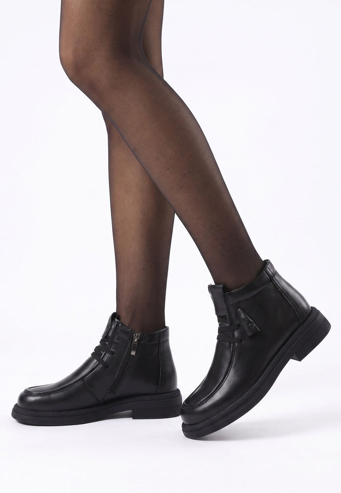 Tassel-Detail Lace-Up Shoe - Black
